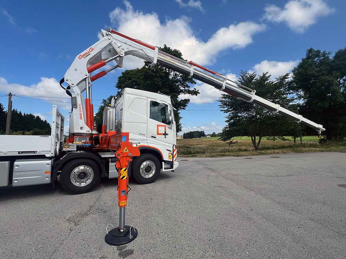 CHEZ-CORNUT-GRUE-DE-LEVAGE-CORMACH-60000E6-VOLVO-FH16